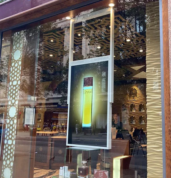 Wiszacy-dwustronny-wyswietlacz-UDS-realizacja-5