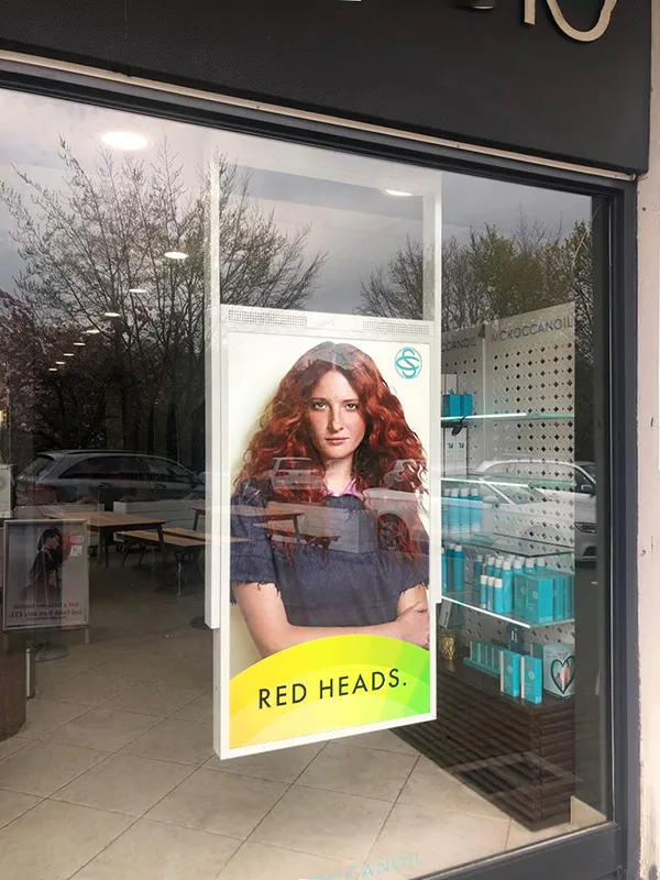 Wiszacy-dwustronny-wyswietlacz-UDS-realizacja-7