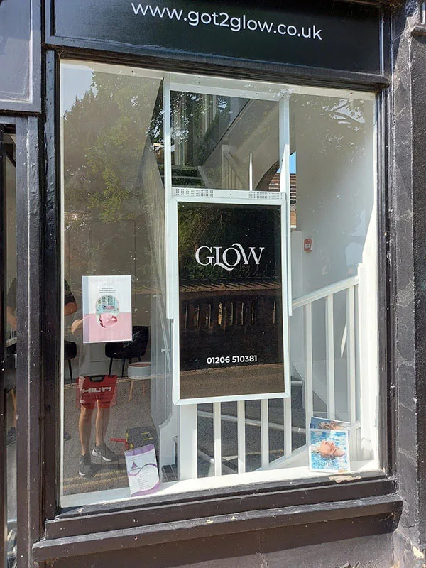 Wiszacy-dwustronny-wyswietlacz-UDS-realizacja-8