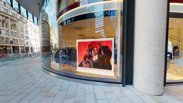 Wyswietlacz-okienny-DV-LED-All-in-One-Window-Displays-Application-Image-(3)