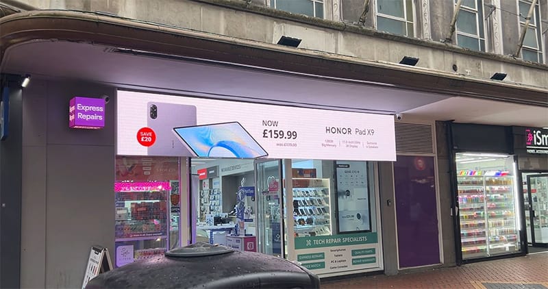 Zewnetrzny-wyswietlacz-sklepowy-Outdoor-DV-LED-Shop-Fascias-Application-Image-(9)